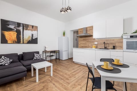 Kitchen or kitchenette, Living room, Seating area, Dining area, stove
