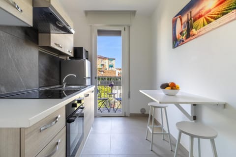 Kitchen or kitchenette, oven, stove