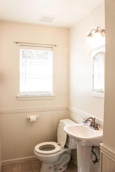 Group Cabin with Kayaks and Foosball Table in La Grange, Texas Cabin in Texas