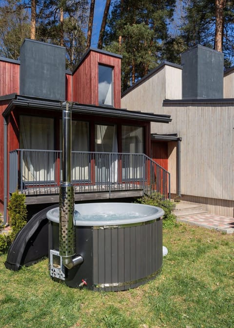 Property building, Garden, Hot Tub, Hot Tub