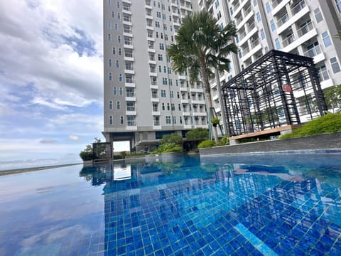 Property building, Day, Swimming pool
