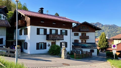 Property building, Neighbourhood, Mountain view, Parking