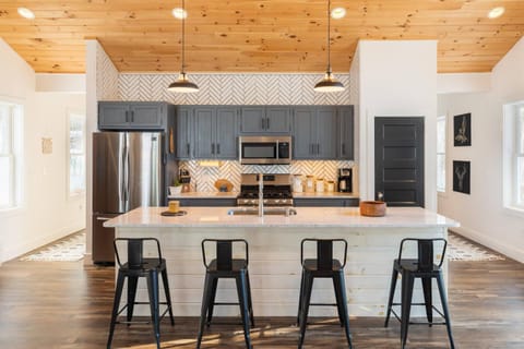 Kitchen or kitchenette, Other, Dining area, oven, stove