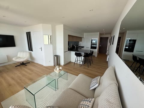 TV and multimedia, Kitchen or kitchenette, Living room