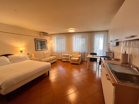 Bed, Kitchen or kitchenette, Photo of the whole room, Seating area