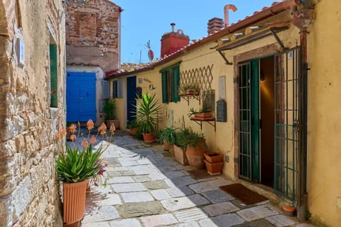 la Soffitta Apartment in Campiglia Marittima