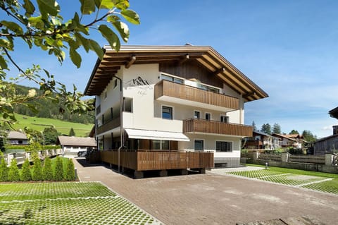 Appartments Hofer Zimmer Bergnest Bed and Breakfast in Prags