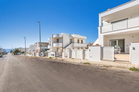 Sea view, Area and facilities