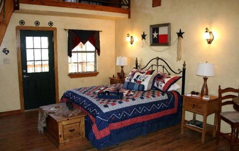 Charming Cabin Stay for Six Nestled Amid Central Texas' Wildlife in Buda Cabin in Buda