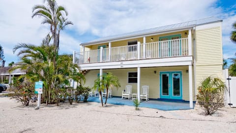 Home Sweet Holmes - Private Pool, Pet-Friendly, Steps to Beach on AMI House in Holmes Beach