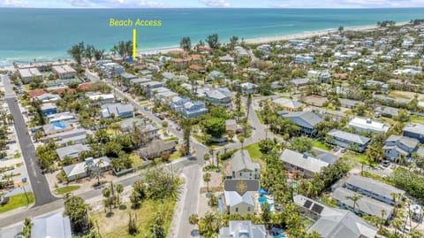 Home Sweet Holmes - Private Pool, Pet-Friendly, Steps to Beach on AMI House in Holmes Beach