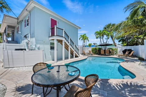 Tidal Wave - In Siesta Key Village, Pet Friendly, Private Pool! House in Siesta Beach