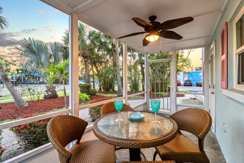 Low Tide – Pool, Pet Friendly, In SK Village - Walk Everywhere! House in Siesta Beach