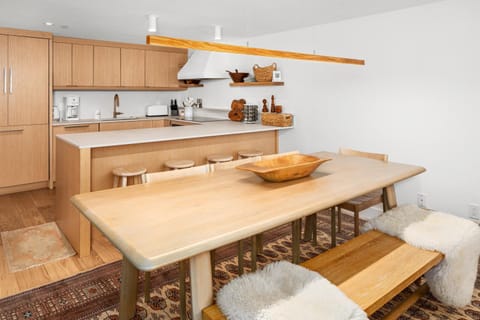 Crestwood 1114 Premier 3 Bedroom plus Loft House in Snowmass Village