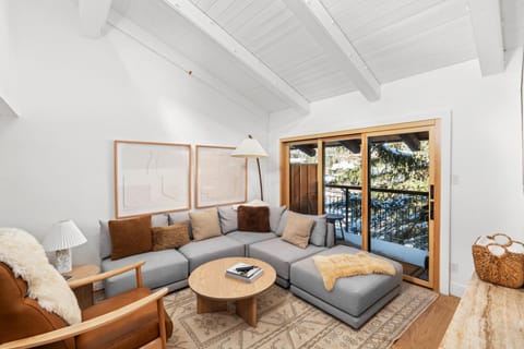 Crestwood 1114 Premier 3 Bedroom plus Loft House in Snowmass Village