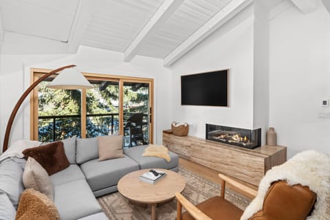 Crestwood 1114 Premier 3 Bedroom plus Loft House in Snowmass Village