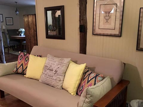 Rustic Getaway Cabin in the Historic District of Ingram, Texas Cabin in Ingram