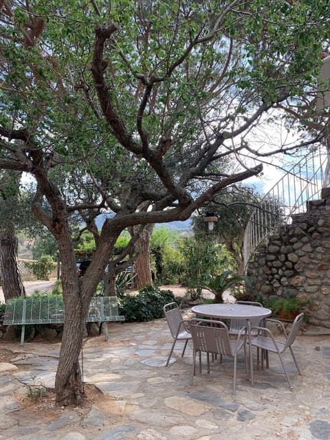 Garden, Dining area
