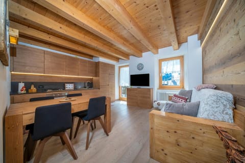 Kitchen or kitchenette, Living room