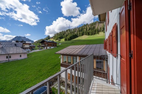 Balcony/Terrace, Mountain view