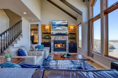 Communal lounge/ TV room, Living room