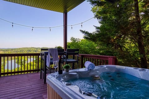 Lake View Cabin Incredible Panoramic Views, Spa Cabin in Douglas Lake