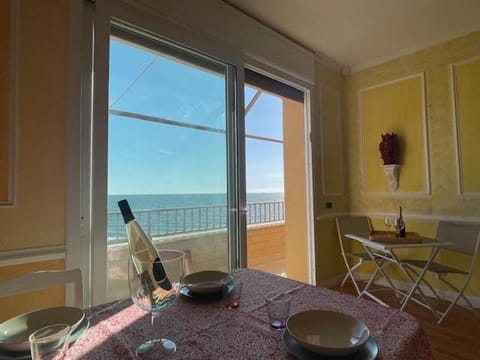 Living room, Dining area, Sea view