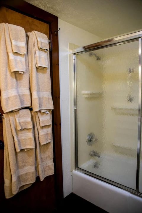 Cozy Cabin Rental with Fireplace near Killington Mountains in Vermont Cabin in Pittsfield