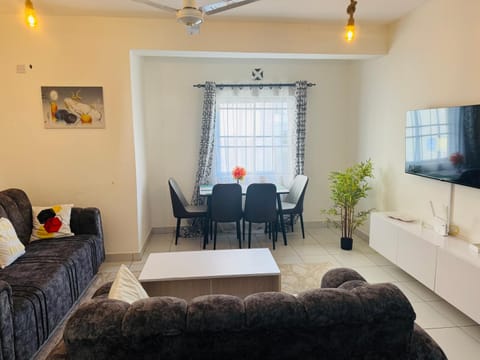 Communal lounge/ TV room, TV and multimedia, Living room, Seating area, Dining area