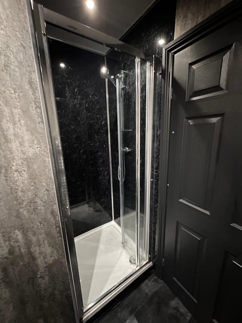 2 Double Bedrooms 1 Bathroom Near Train Station Bed and Breakfast in Birmingham