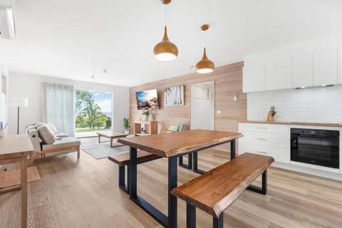 Island Views 2 Br cottage Adventure Bay House in South Bruny