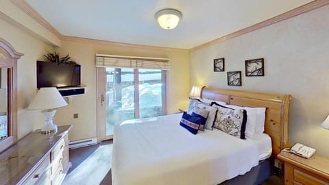 Crestwood 3102 Standard 3 Bedroom Plus Loft House in Snowmass Village