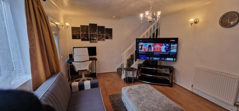 Detached 3 Bedroom House in Leicester with Private Parking House in Leicester