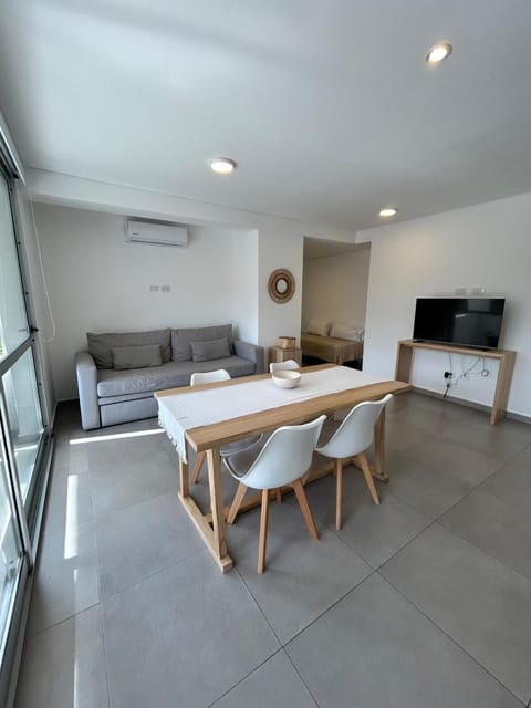 TV and multimedia, Kitchen or kitchenette
