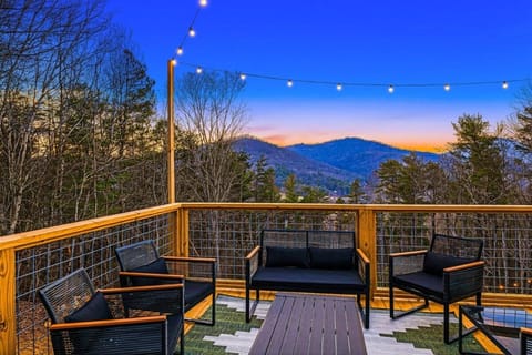 BLACK BEAR RIDGE Charming Pet-Friendly Getaway House in Swannanoa