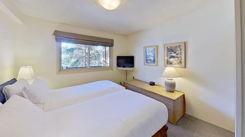 Crestwood 3211 Standard 3 Bedroom Plus Loft House in Snowmass Village