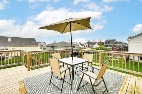 Spacious and Modern Home with Deck in Oregon! House in Wisconsin