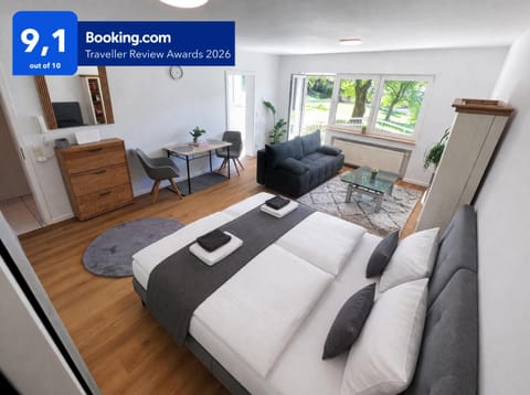 Bed, Living room, Photo of the whole room, Seating area, Bedroom