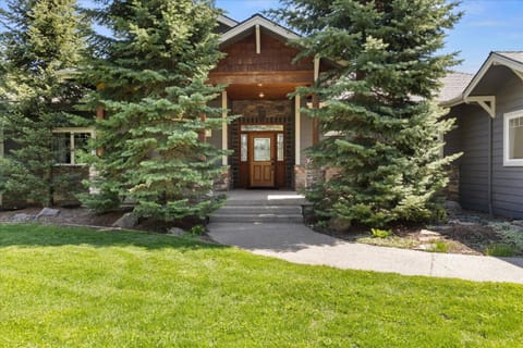 Eagle View Retreat House in Kootenai County