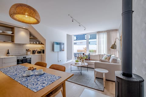 Kitchen or kitchenette, Living room, Seating area, stove