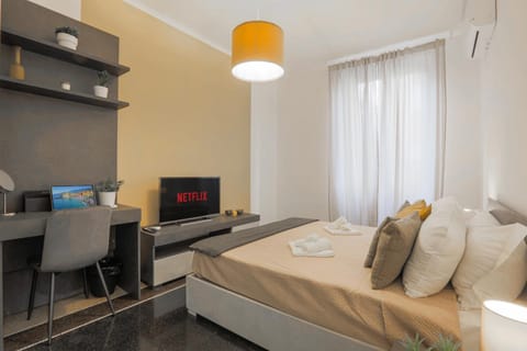 Bed, Seating area, Bedroom