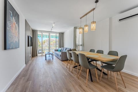 Living room, Seating area, Dining area, air conditioner