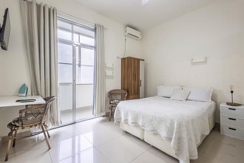 Bed, TV and multimedia, Photo of the whole room, Bedroom, air conditioner