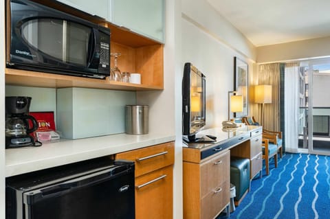 Ala Moana Hotel Room Near Beach House in Honolulu