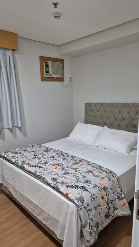 Bed, air conditioner
