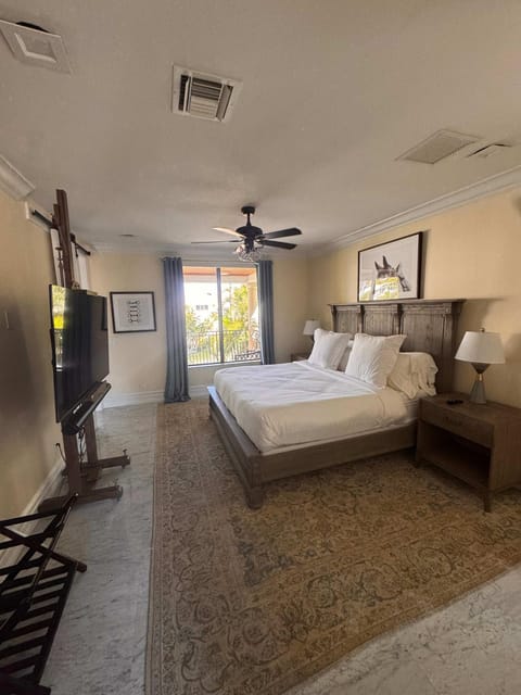 Fort Lauderdale Mansion with Private Pool & Hot Tub - Perfect for Families House in Fort Lauderdale