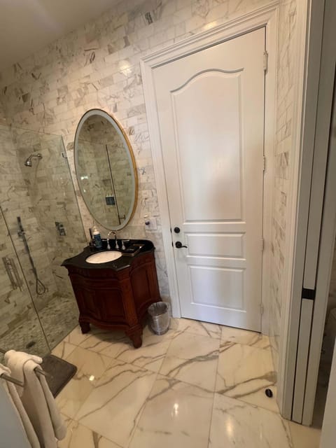 Fort Lauderdale Mansion with Private Pool & Hot Tub - Perfect for Families House in Fort Lauderdale