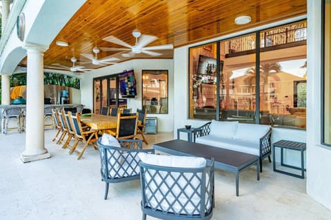 Fort Lauderdale Mansion with Private Pool & Hot Tub - Perfect for Families House in Fort Lauderdale