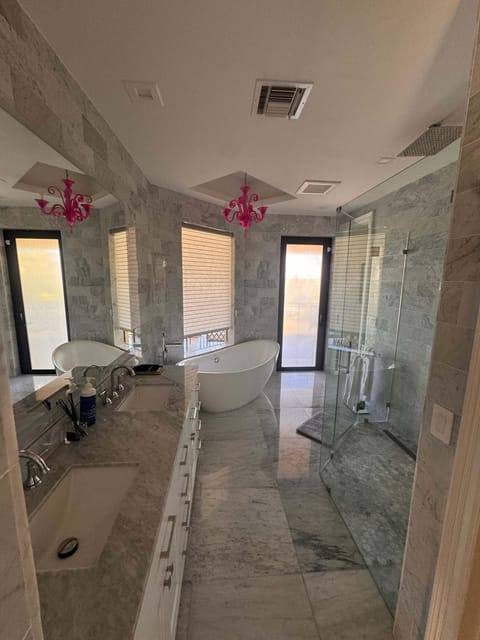 Fort Lauderdale Mansion with Private Pool & Hot Tub - Perfect for Families House in Fort Lauderdale