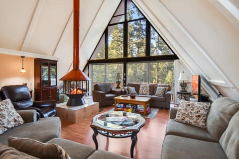 Woodside Hideout - Hop Away from Activities House in Lake Tahoe